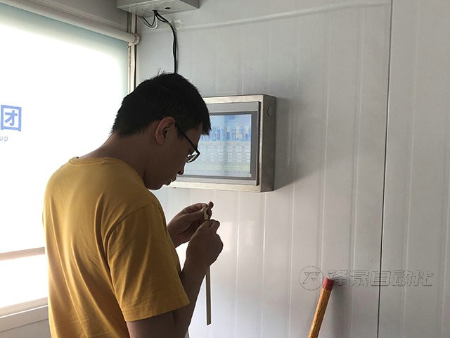 10個(gè)粉料倉(cāng)的攪拌站用哪種料位計(jì)測(cè)量系統(tǒng)？